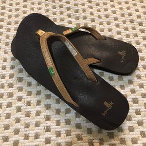 NWOT Sandals